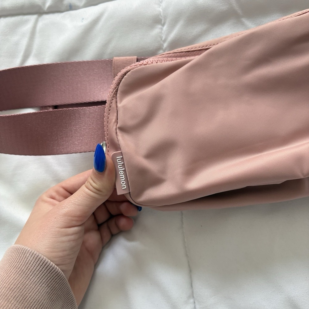 Lululemon OG Everywhere Belt Bag Pink Pastel Activewear Yoga Quiet Luxury - Picture 4 of 10